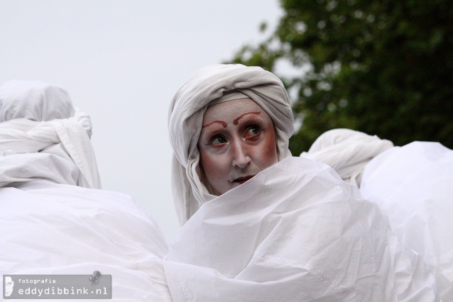 2014-07-11 Compagnie des Quidams - Reve d'Herbert (Deventer op Stelten) 008